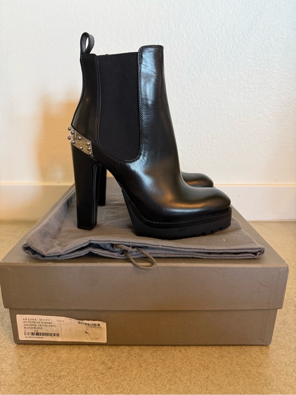 Alexander McQueen Black Leather Chelsea Boot. 36. NWT.